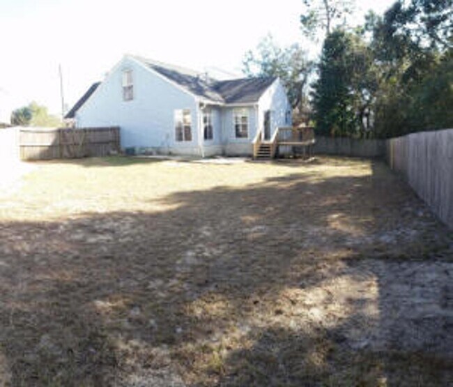 Building Photo - 818 Sparkleberry Cove