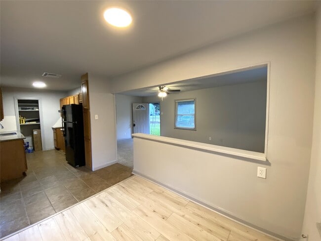 Building Photo - 315 S 3rd St