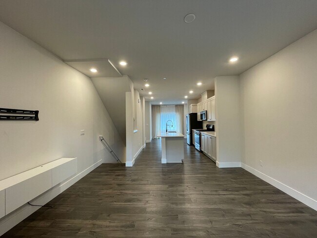 Building Photo - Beautiful, Bight & Modern 2Bd/2.5Ba Townhome in North Bethany! Two car attached garage, In unit l...