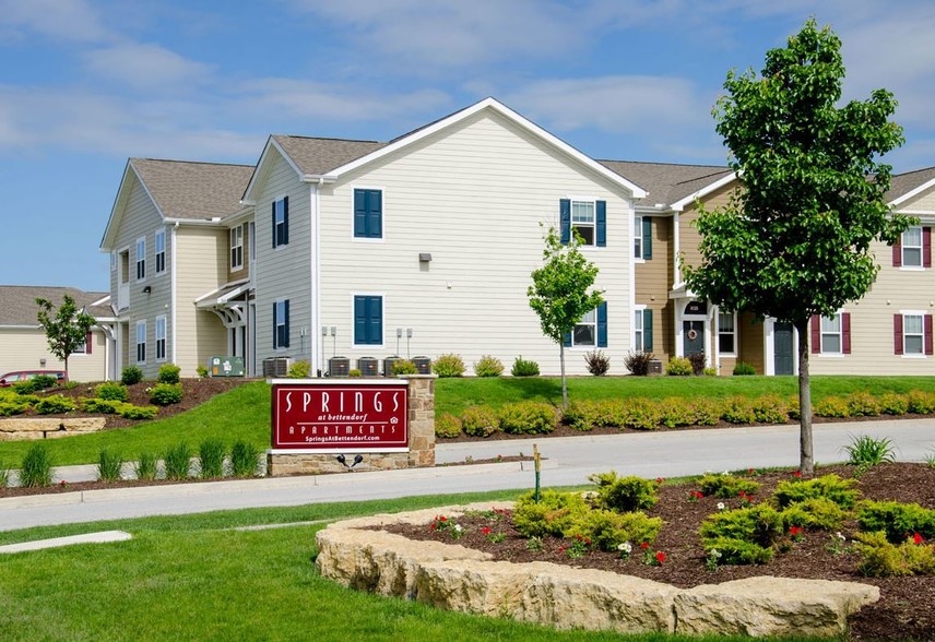 Community Entrance - Springs at Bettendorf Apartments