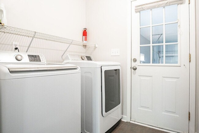 Building Photo - Spacious 3BR on Oversized Fenced Lot | GREAT PRICE!