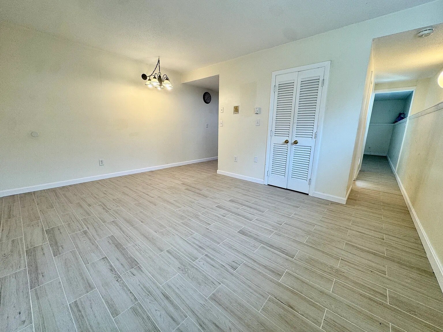 Brand-new, stylish, PVC-free, porcelain-tile floor throughout the whole apartment. - 20 School Ave