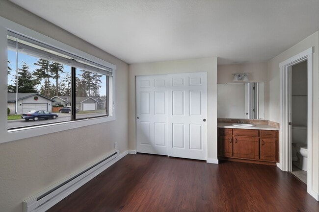 Building Photo - 3 Bed 2 Bath - Pet Friendly - NAS Whidbey