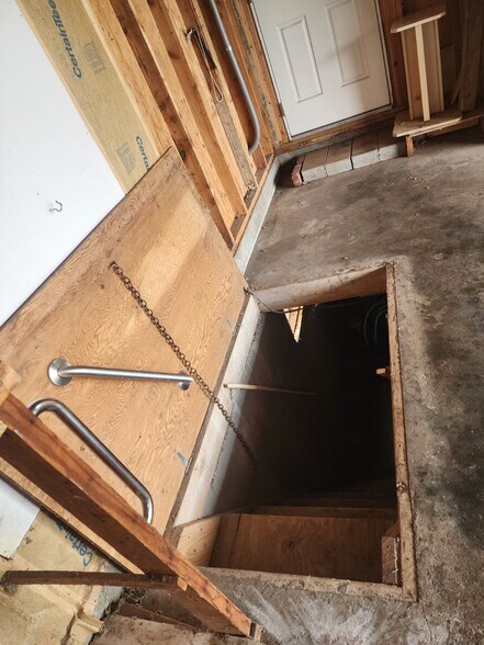 Storm shelter - 1204 Prairie View Rd