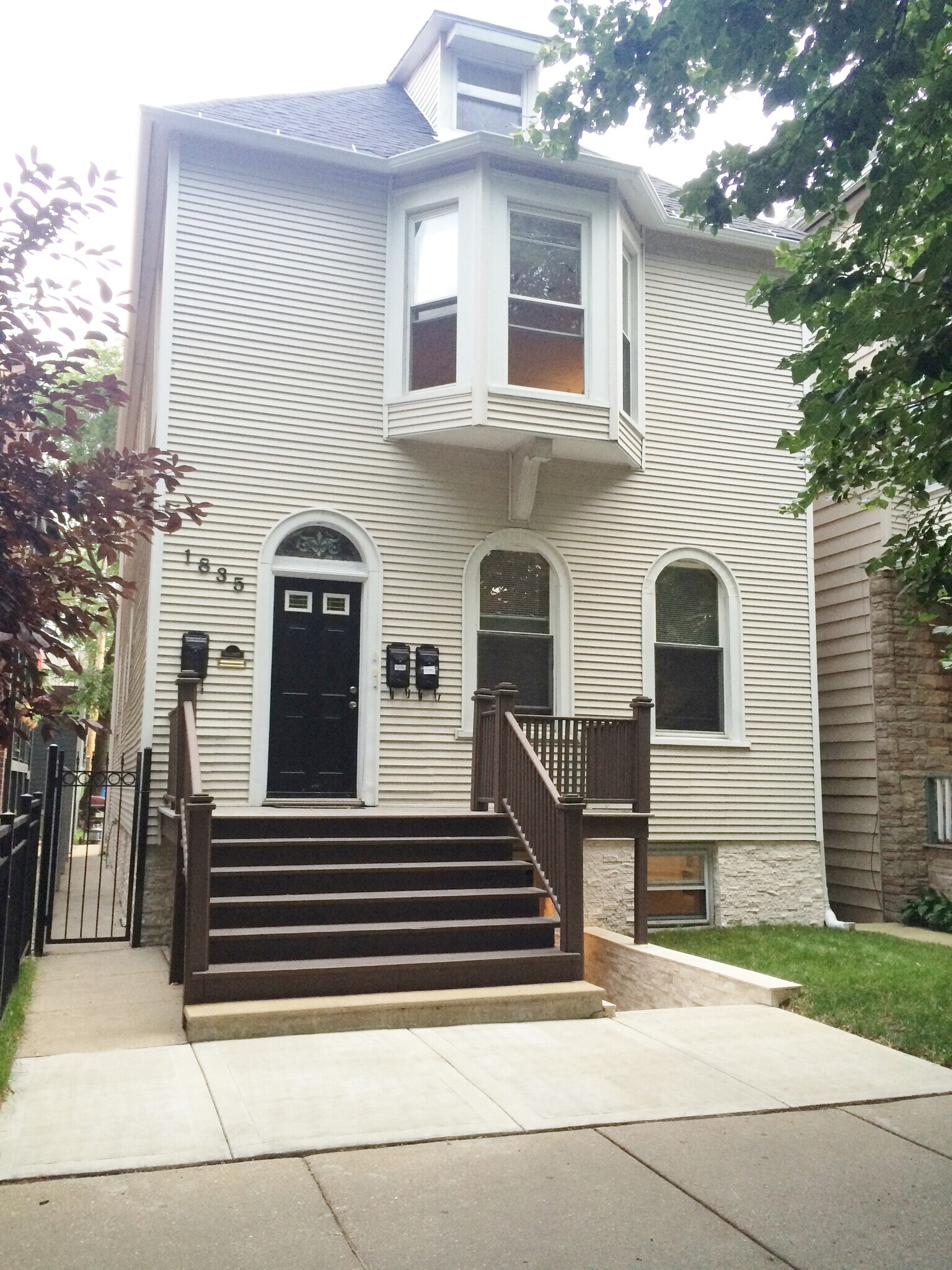 Building Photo - 1835 W Addison St