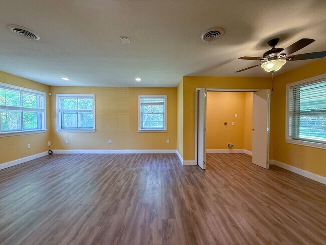 Building Photo - Available NOW!!!! This charming 1 story, 2...