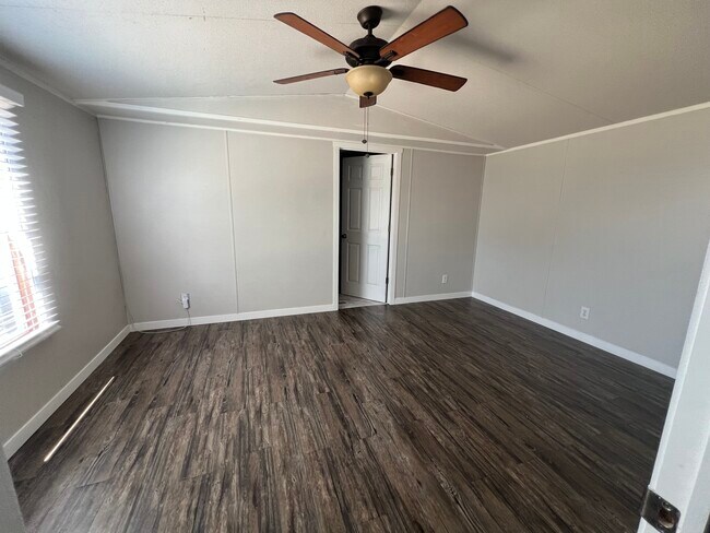 Building Photo - 49 Paradise Ave