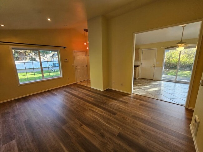 Building Photo - Secluded 3 Bed 2 Bath Rambler in Sultan