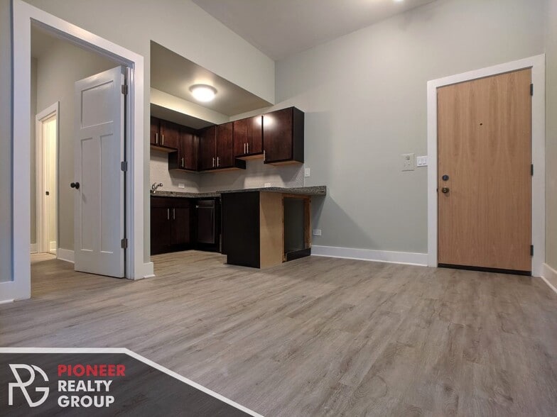 Building Photo - 1437 N Dearborn St