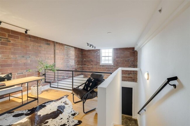Building Photo - One bedroom loft in Midtown OKC!