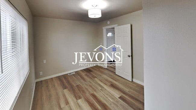 Building Photo - $500 Off First Month! 3BR Home w/ Washer & Dryer on Spacious 1-Acre Orchard Lot