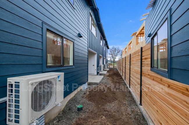 Building Photo - 814 S 19th St