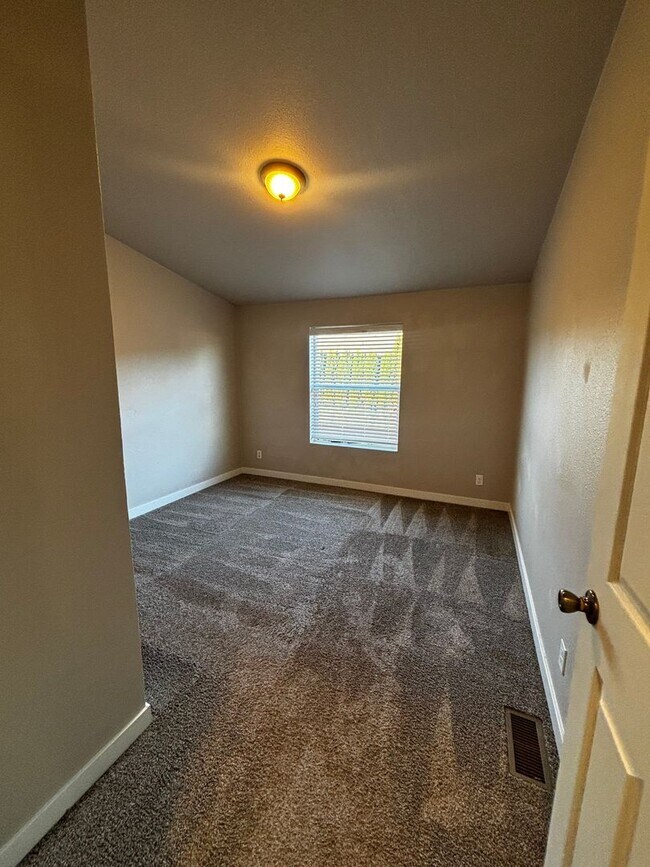 Building Photo - 208 Central Ave