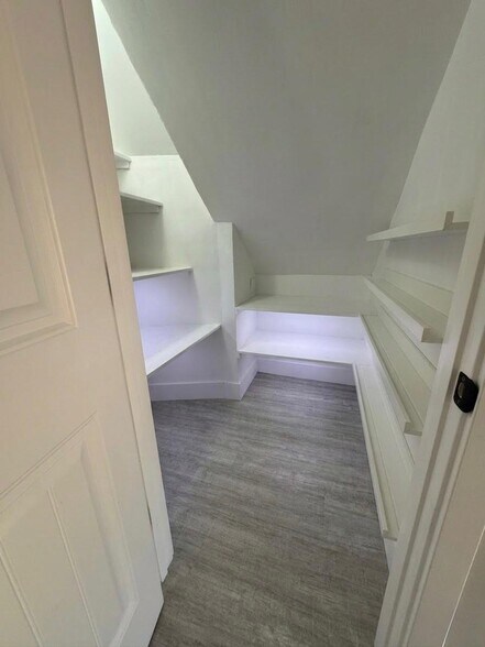 Building Photo - 5868 Lean Way