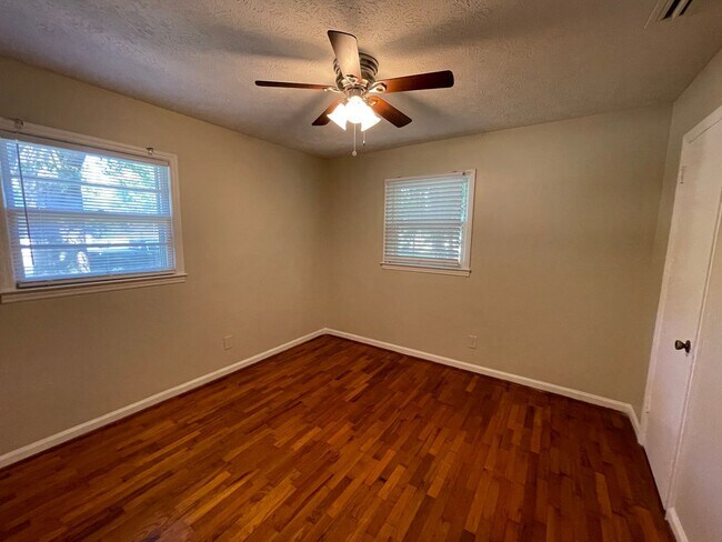 Building Photo - Updated 3/1 House in Lindale $1,295