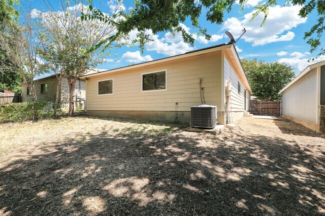 Building Photo - Beautifully Updated Single-Story Home Near...