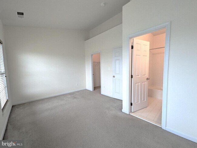 Building Photo - 25015 Riding Center Dr