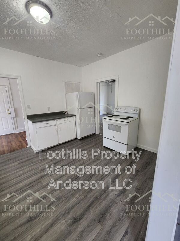 Building Photo - 221 L St
