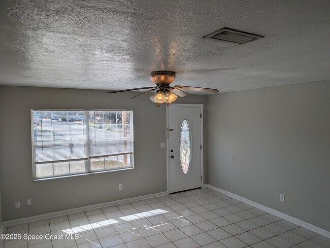 Building Photo - 900 Camphor Way