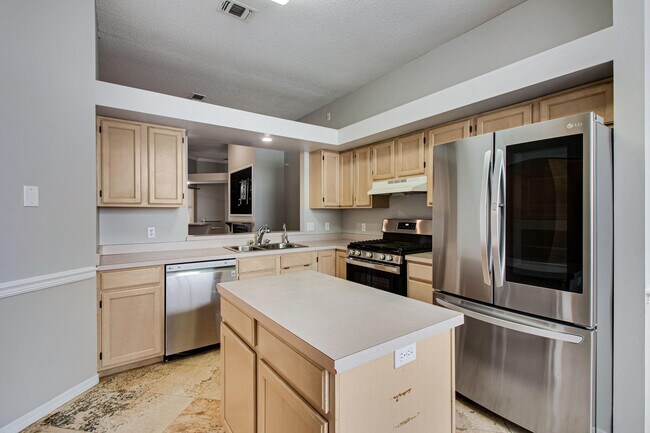 Building Photo - 404 Ridge Wood Cir