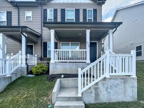 Building Photo - Updated 3 Bedroom Townhome in Antioch / Pe...