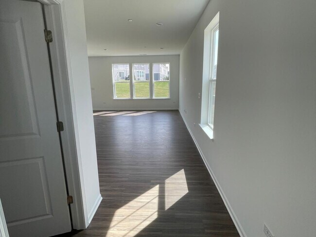 Building Photo - 12011 Jordi Rd