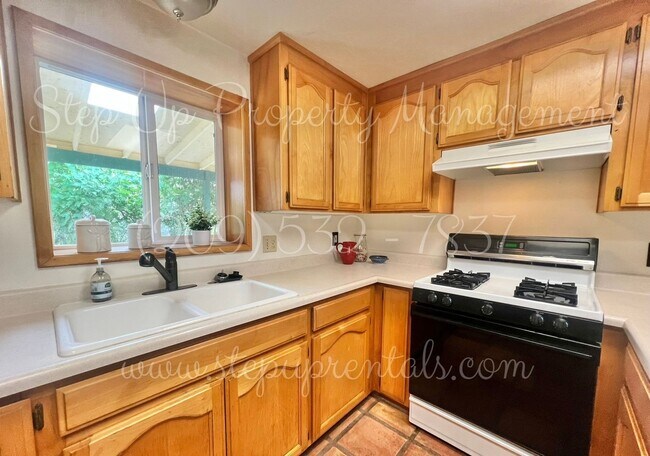 Building Photo - Charming Angels Camp Cottage with Solar