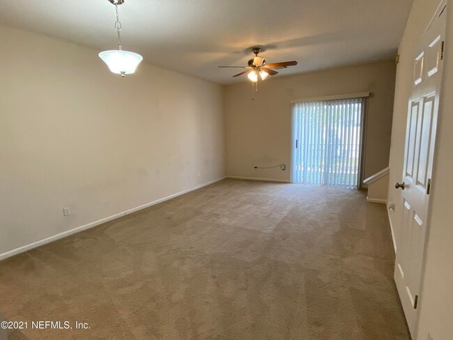 Building Photo - 445 Scrub Jay Dr