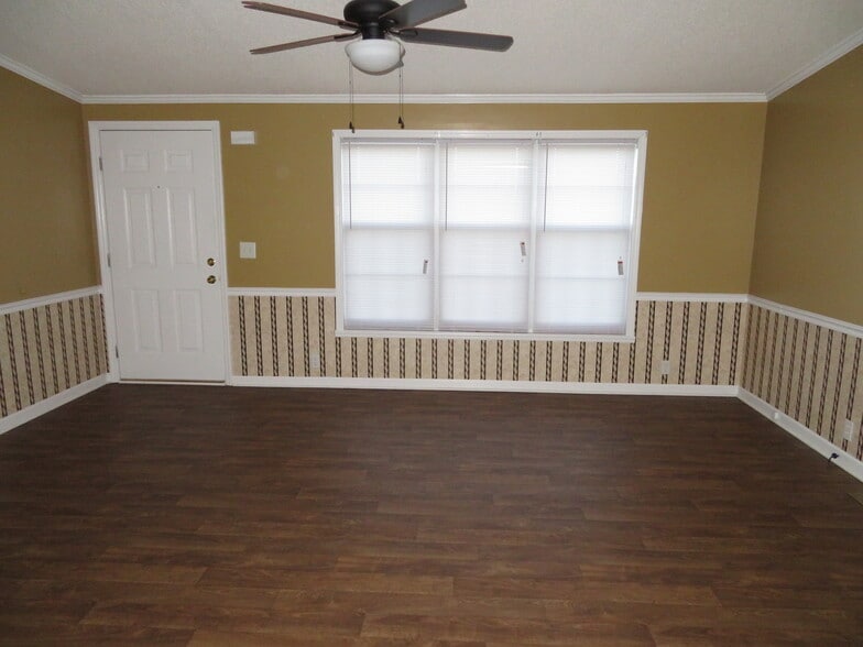 Living room-New paint, flooring, ceiling fan - 937 Cheeks Lane