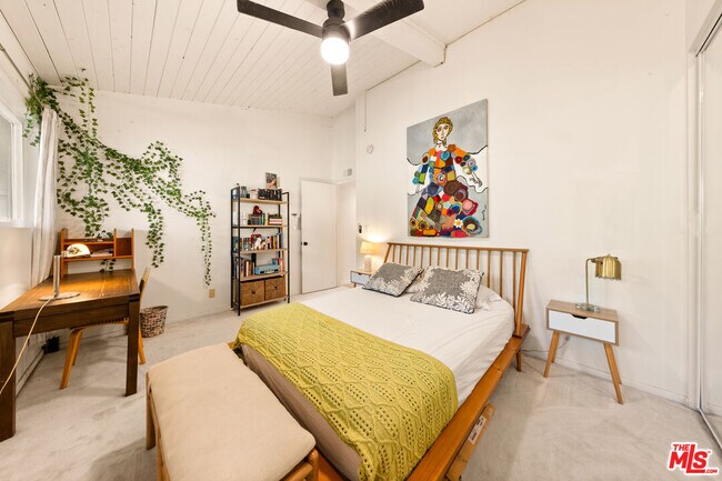 Building Photo - 6425 Green Valley Cir