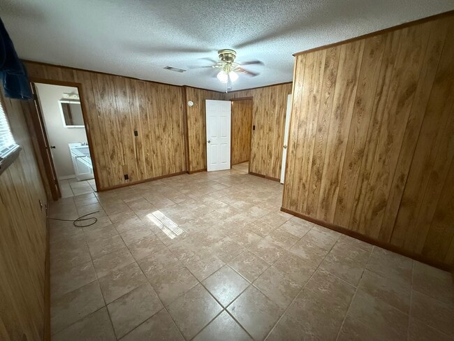 Building Photo - 4848 Saphire Ave