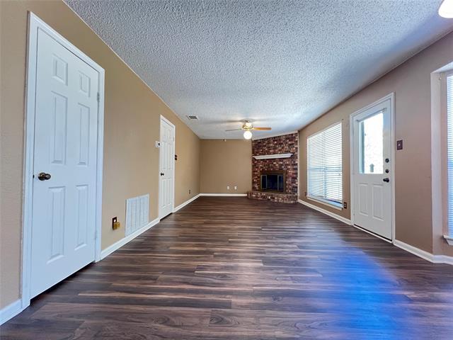 Building Photo - 2019 Longmeadow Ct