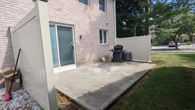 Building Photo - 6 Mansion Woods Dr