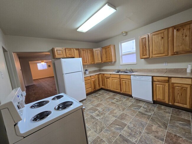 Building Photo - Northside Spokane! Available Now! Move In Special!!