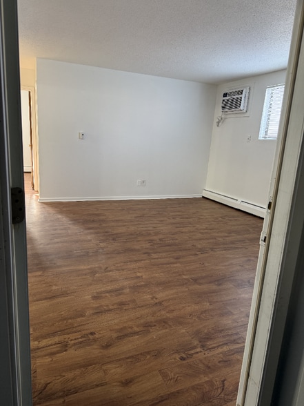 Building Photo - 310 NW Chapel Dr