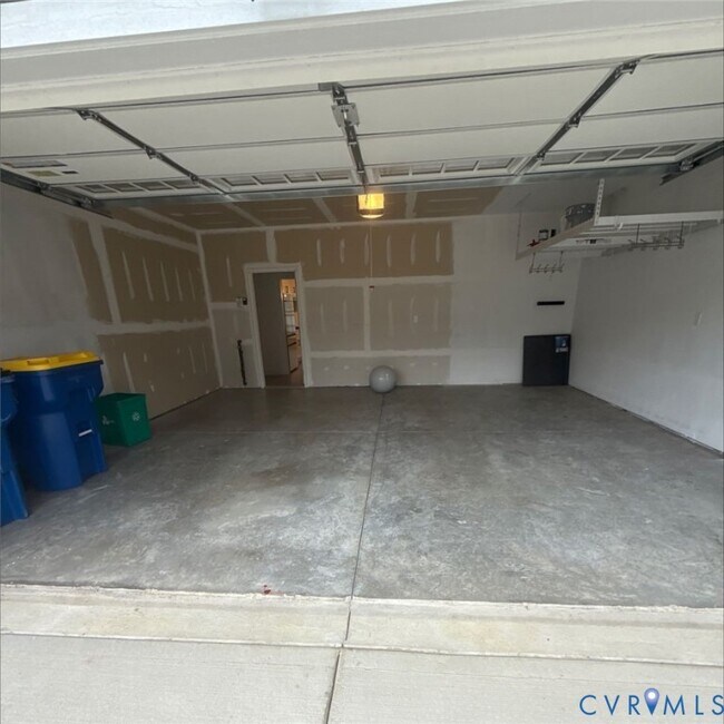 Building Photo - 7048 Dunton Rd