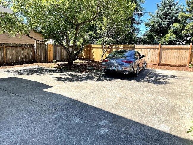 Building Photo - 5635 SE 84th Ave