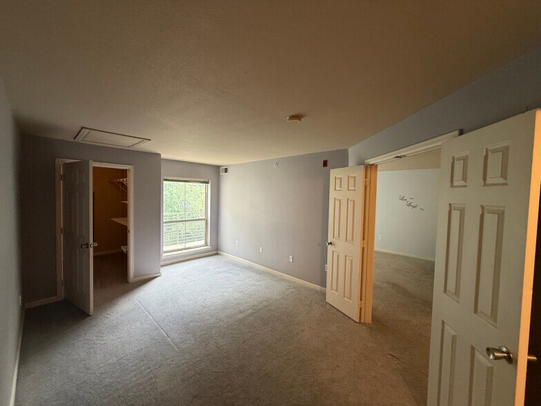 Building Photo - 2510 Taft Dr