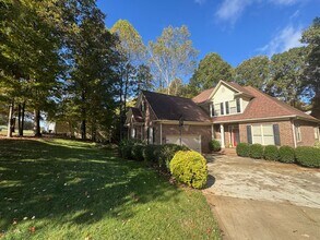 Building Photo - Elegant Full-Brick Estate 4 bedroom/2.5 ba...