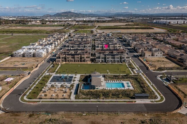 Building Photo - 3260 S Agate Paseo