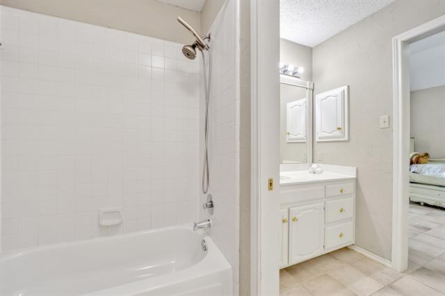 Building Photo - 5403 Linden Ct