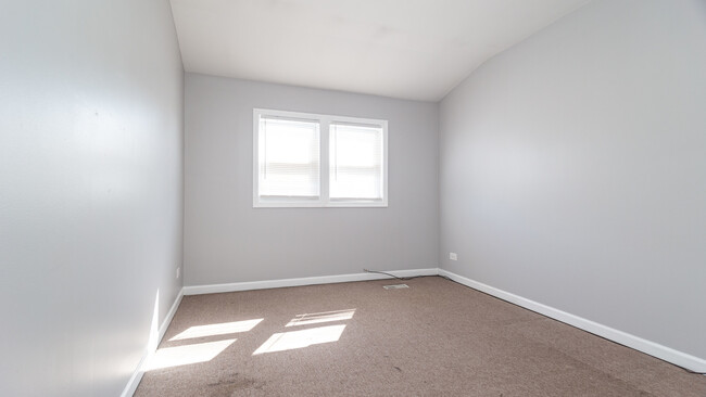 Building Photo - 1148 W Addison St