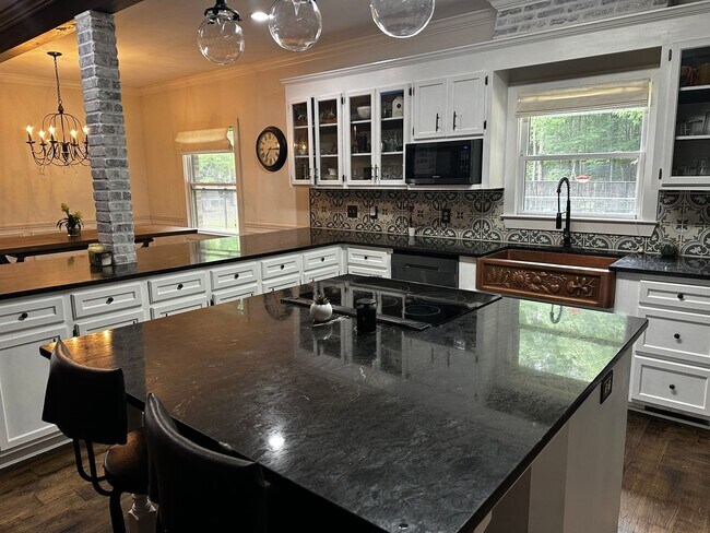 Building Photo - 105 Bear Creek Ct