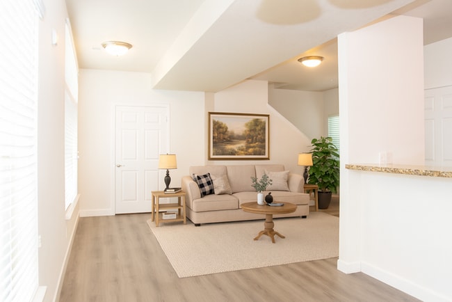 Building Photo - 2BR 2BA Condo w/ Underground Parking • In-Unit Laundry • Gated Courtyard in Salt Lake City