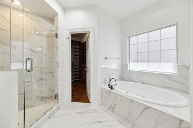 Building Photo - 13639 Brookbluff Ln