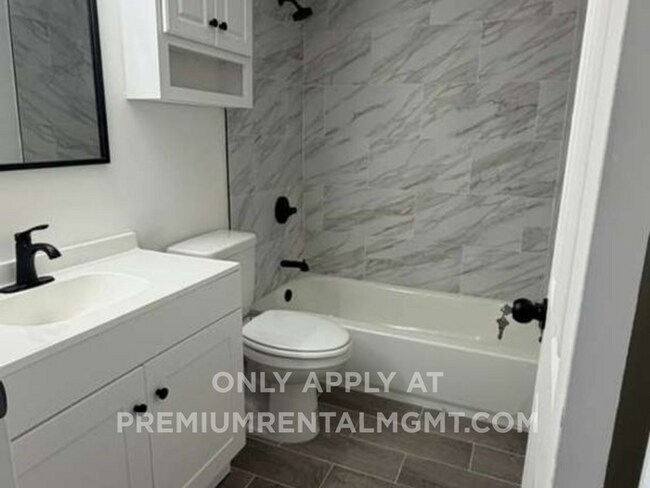 Building Photo - Large One Bedroom One Bath First level Condo Flexible qualifications.