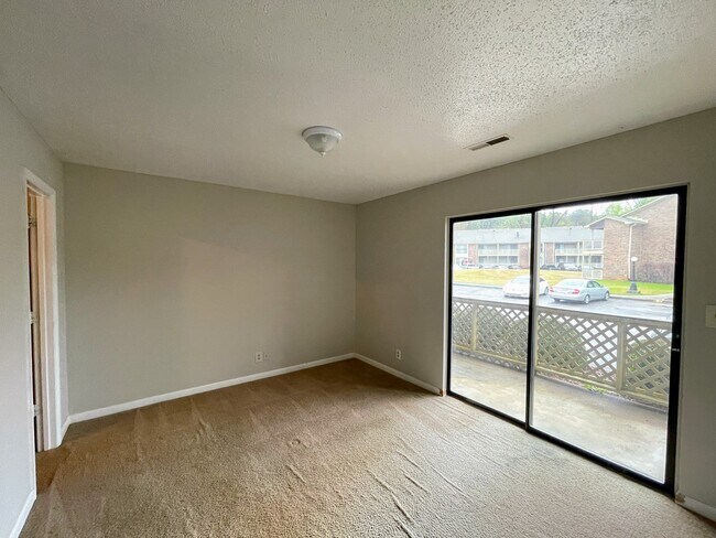 Building Photo - 5001-5007 7 Pine Cir