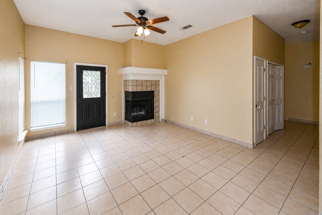 Building Photo - 2308 Woodlands Dr