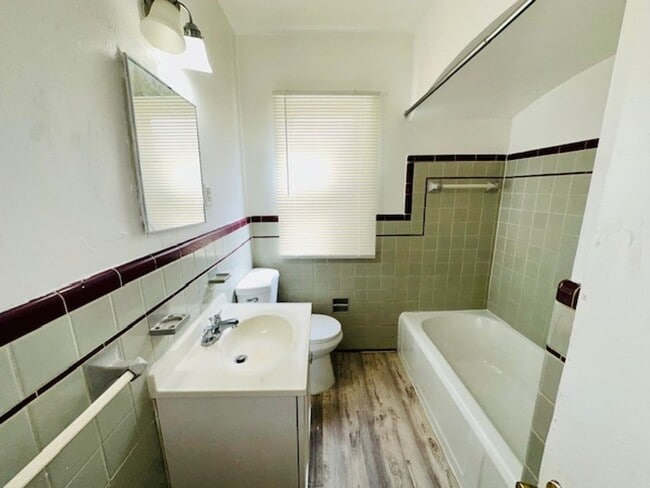 Building Photo - 3 Bedroom 1 Bath Welcome Section 8