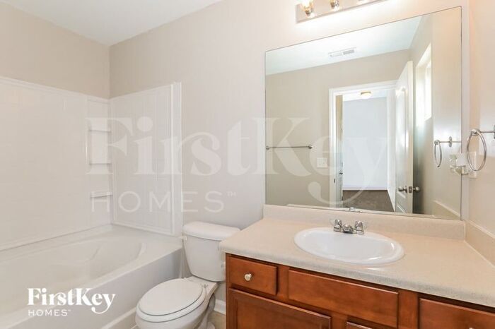 Building Photo - 323 Lobdale Falls Dr